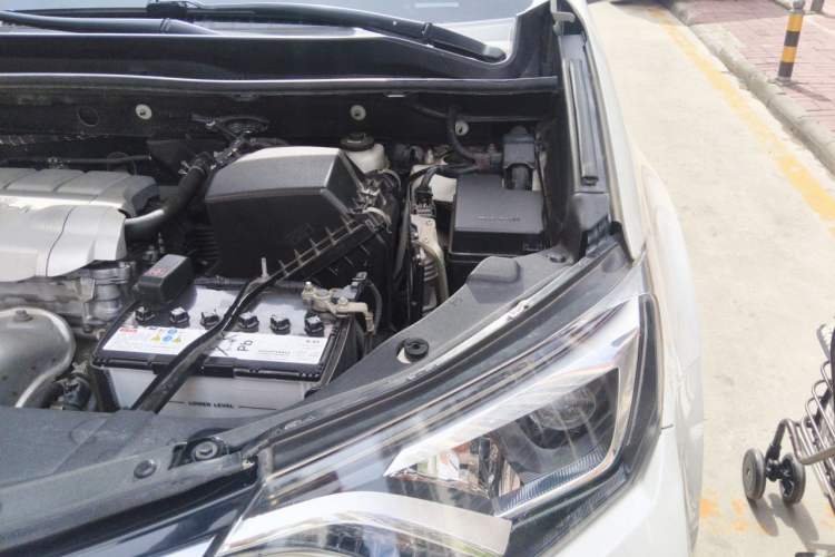 Used Toyota RAV4 2016 2.5L Automatic 4x4 Elite Edition Engine Bay Left