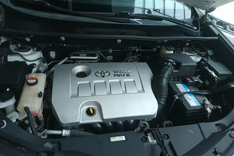 Used Toyota RAV4 2016 2.0L CVT Two-Wheel Drive Fashion Edition China V Standard Engine Bay
