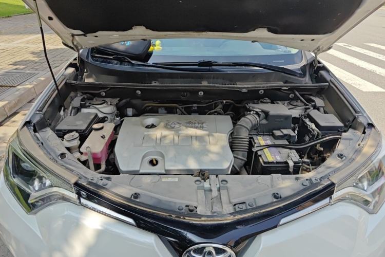 Used Toyota RAV4 2016 2.0L CVT Two-Wheel Drive Urban Edition China V Standard Engine Bay