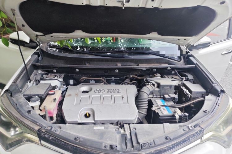 Used Toyota RAV4 2016 2.0L CVT Two-Wheel Drive Fashion Edition China V Standard Engine Bay