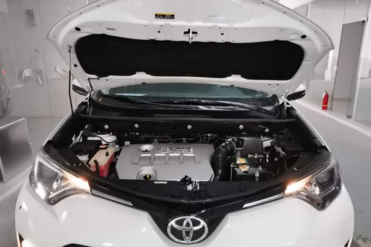 Used Toyota RAV4 2016 2.0L CVT Two-Wheel Drive Fashion Edition China V Standard Engine Bay
