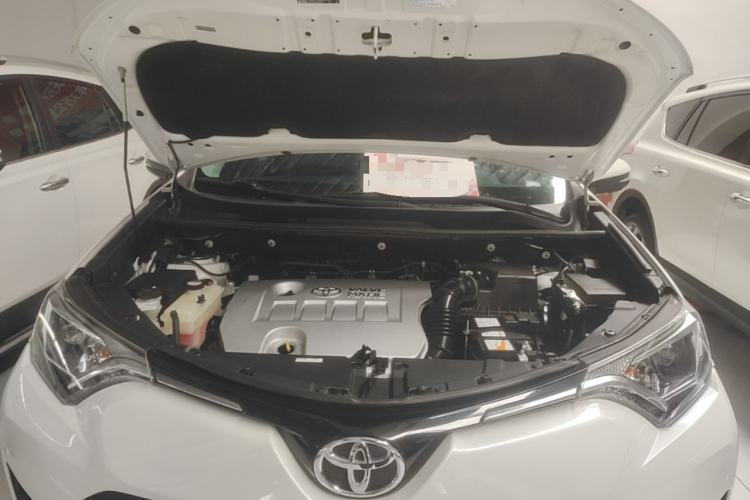 Used Toyota RAV4 2016 2.0L CVT Two-Wheel Drive Comfort Edition China V Standard Engine Bay