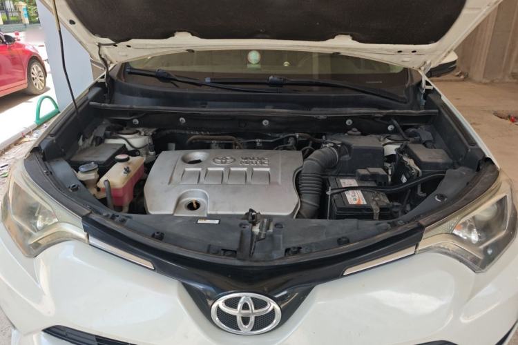 Used Toyota RAV4 2016 2.0L CVT Two-Wheel Drive Fashion Edition China V Standard Engine Bay