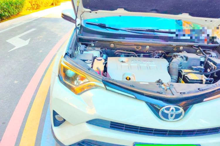 Used Toyota RAV4 2016 2.0L CVT Two-Wheel Drive Urban Edition China V Standard Engine Bay Right