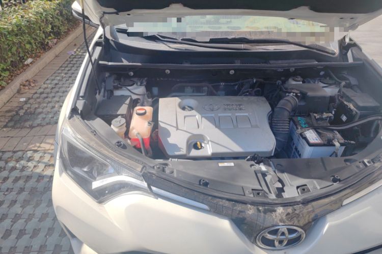 Used Toyota RAV4 2016 2.0L CVT Two-Wheel Drive Comfort Edition China V Standard Engine Bay Right