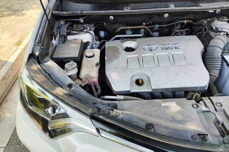 Used Toyota RAV4 2016 2.0L CVT Two-Wheel Drive Fashion Edition China V Standard Engine Bay Right