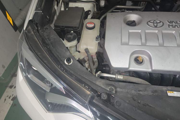 Used Toyota RAV4 2016 2.0L CVT 4x4 New Edition China V Standard Engine Bay Right