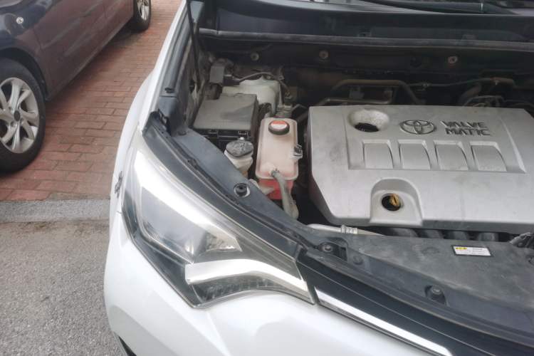 Used Toyota RAV4 2016 2.0L CVT Two-Wheel Drive Smart Edition China V Standard Engine Bay Right