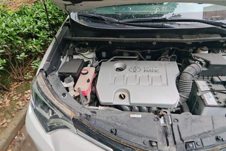 Used Toyota RAV4 2016 2.0L CVT Two-Wheel Drive Fashion Edition China V Standard Engine Bay Right