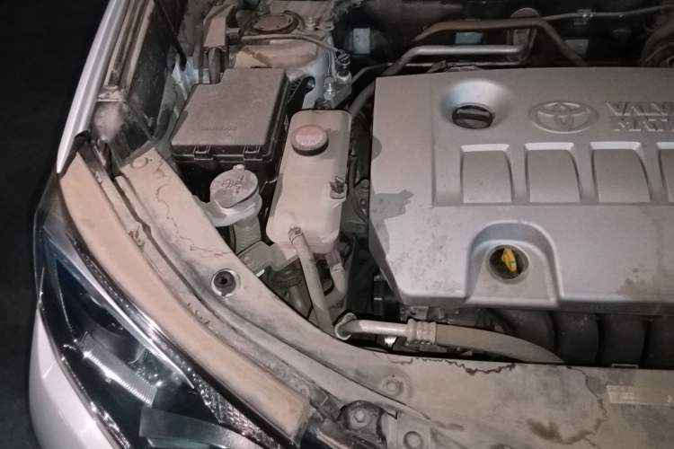 Used Toyota RAV4 2016 2.0L CVT Two-Wheel Drive Fashion Edition China V Standard Engine Bay Right