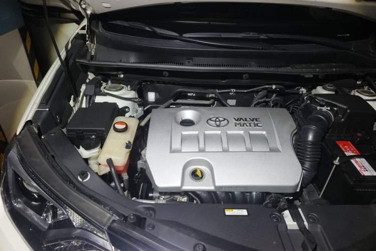 Used Toyota RAV4 2016 2.0L CVT Two-Wheel Drive Fashion Edition China V Standard Engine Bay Right
