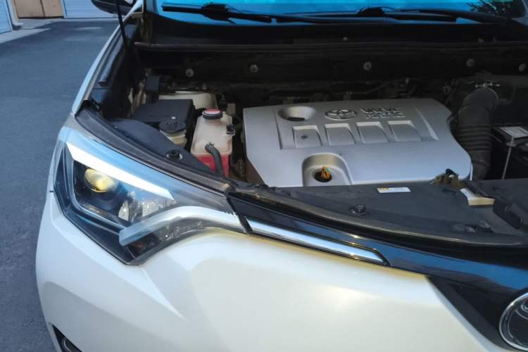 Used Toyota RAV4 2016 2.0L CVT 4x4 New Edition China V Standard Engine Bay Right