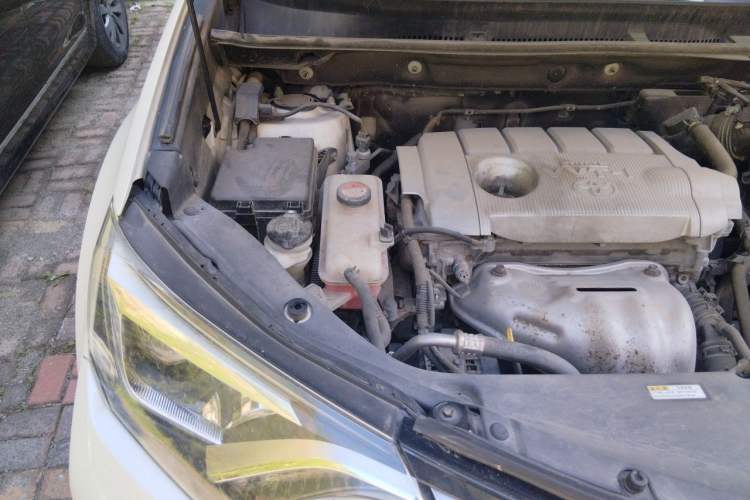 Used Toyota RAV4 2016 2.5L Automatic 4x4 Elite Edition Engine Bay Right