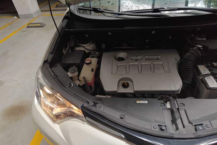 Used Toyota RAV4 2016 2.0L CVT Two-Wheel Drive Fashion Edition China V Standard Engine Bay Right