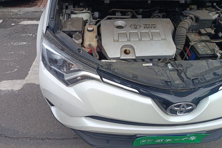 Used Toyota RAV4 2016 2.0L CVT Two-Wheel Drive Fashion Edition China V Standard Engine Bay Right