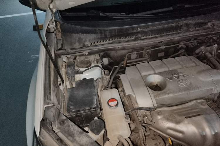 Used Toyota RAV4 2016 2.5L Automatic 4x4 Elite Edition Engine Bay Right