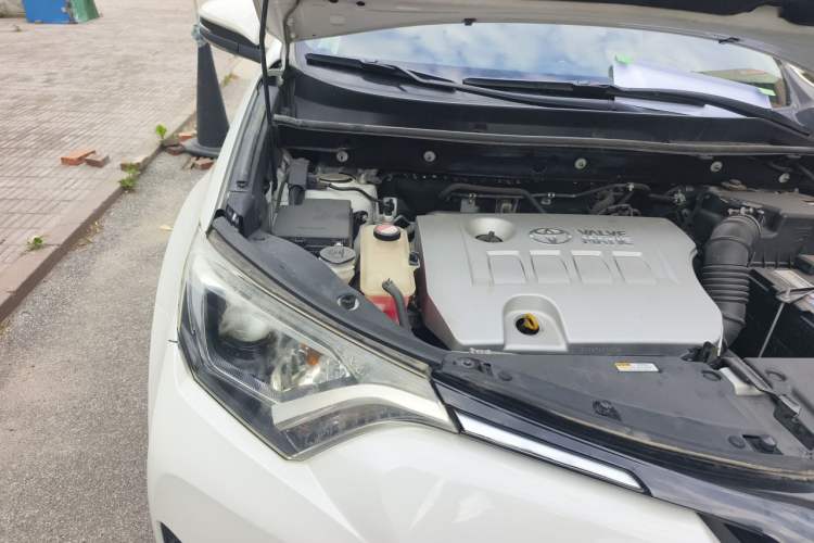 Used Toyota RAV4 2016 2.0L CVT Two-Wheel Drive Urban Edition China V Standard Engine Bay Right