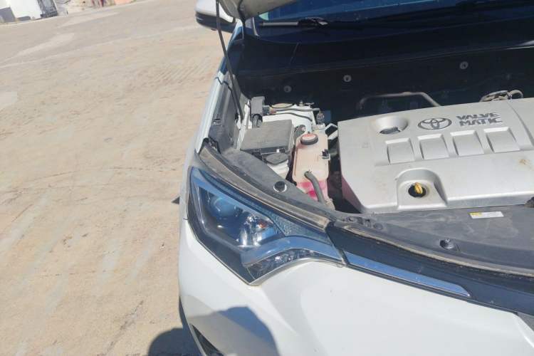 Used Toyota RAV4 2016 2.0L CVT Two-Wheel Drive Fashion Edition China V Standard Engine Bay Right