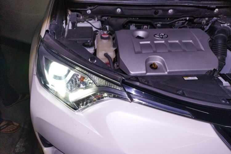 Used Toyota RAV4 2016 2.0L CVT Two-Wheel Drive Fashion Edition China V Standard Engine Bay Right