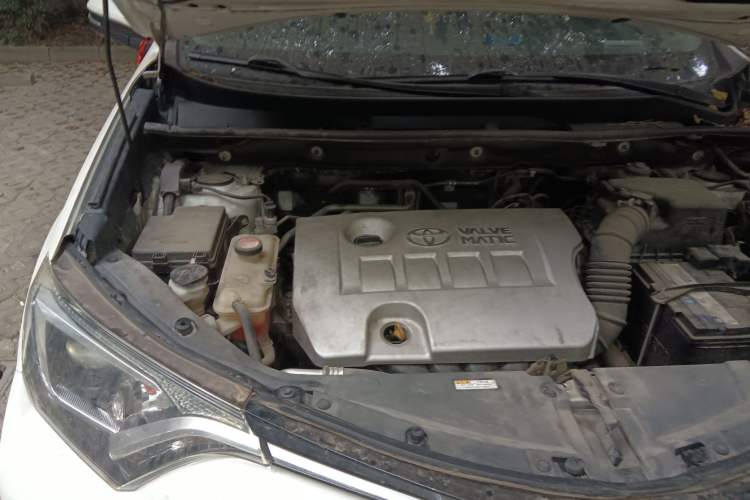 Used Toyota RAV4 2016 2.0L CVT Two-Wheel Drive Fashion Edition China V Standard Engine Bay Right