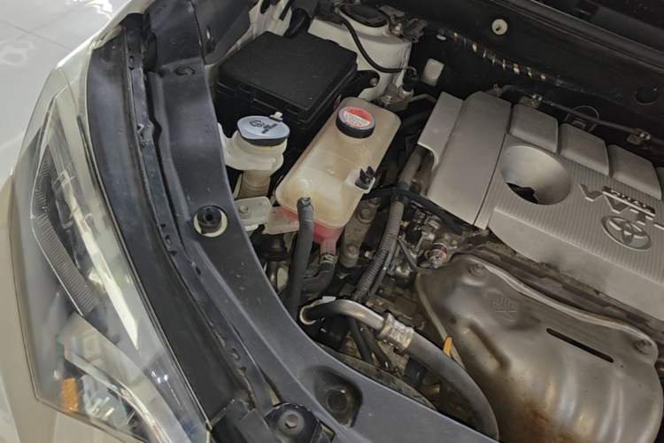 Used Toyota RAV4 2016 2.5L Automatic 4x4 Elite Edition Engine Bay Right