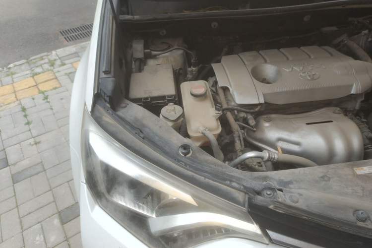 Used Toyota RAV4 2016 2.5L Automatic 4x4 Elite Edition Engine Bay Right