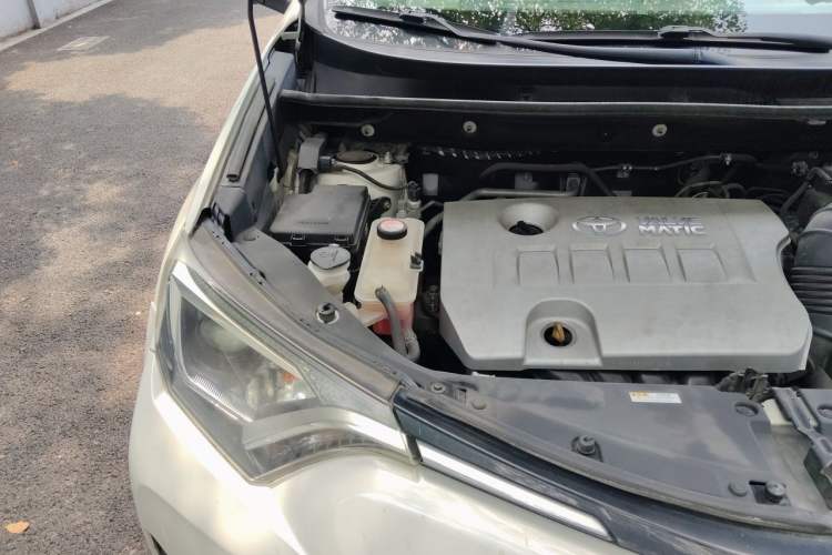 Used Toyota RAV4 2016 2.0L CVT Two-Wheel Drive Fashion Edition China V Standard Engine Bay Right