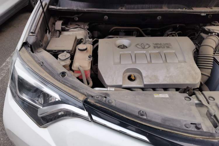 Used Toyota RAV4 2016 2.0L CVT Two-Wheel Drive Smart Edition China V Standard Engine Bay Right