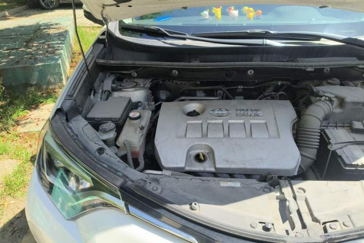 Used Toyota RAV4 2016 2.0L CVT Two-Wheel Drive Smart Edition China V Standard Engine Bay Right