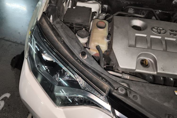 Used Toyota RAV4 2016 2.0L CVT Two-Wheel Drive Fashion Edition China V Standard Engine Bay Right