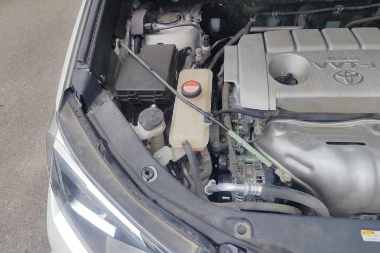 Used Toyota RAV4 2016 2.5L Automatic 4x4 Elite Edition Engine Bay Right