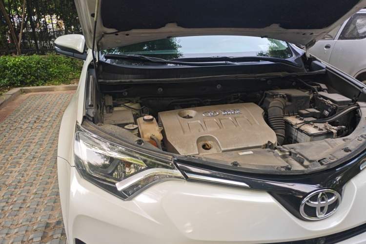 Used Toyota RAV4 2016 2.0L CVT Two-Wheel Drive Smart Edition China V Standard Engine Bay Right
