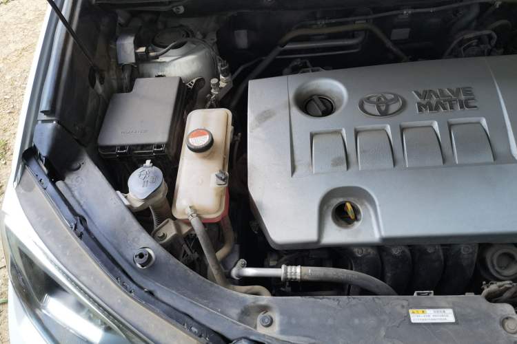 Used Toyota RAV4 2016 2.0L CVT Two-Wheel Drive Urban Edition China V Standard Engine Bay Right