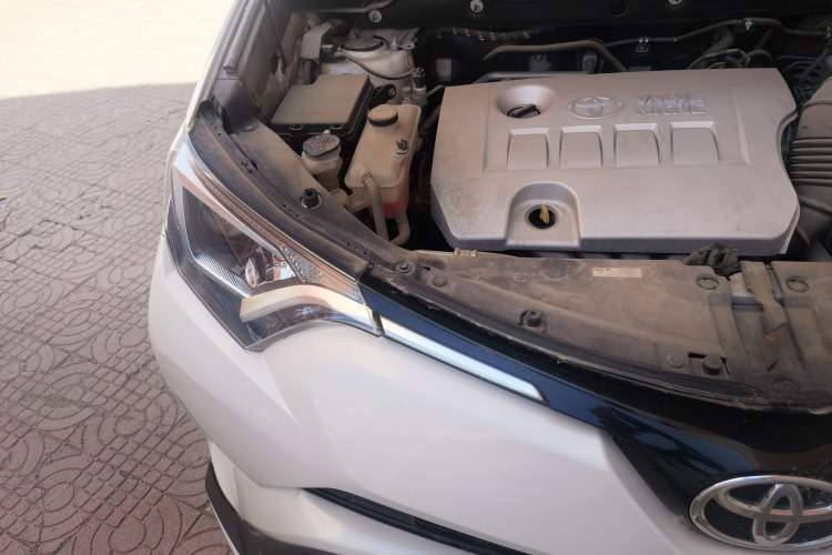 Used Toyota RAV4 2016 2.0L CVT Two-Wheel Drive Fashion Edition China V Standard Engine Bay Right