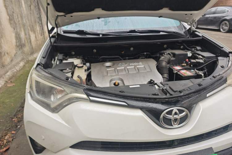 Used Toyota RAV4 2016 2.0L CVT Two-Wheel Drive Fashion Edition China V Standard Engine Bay Right