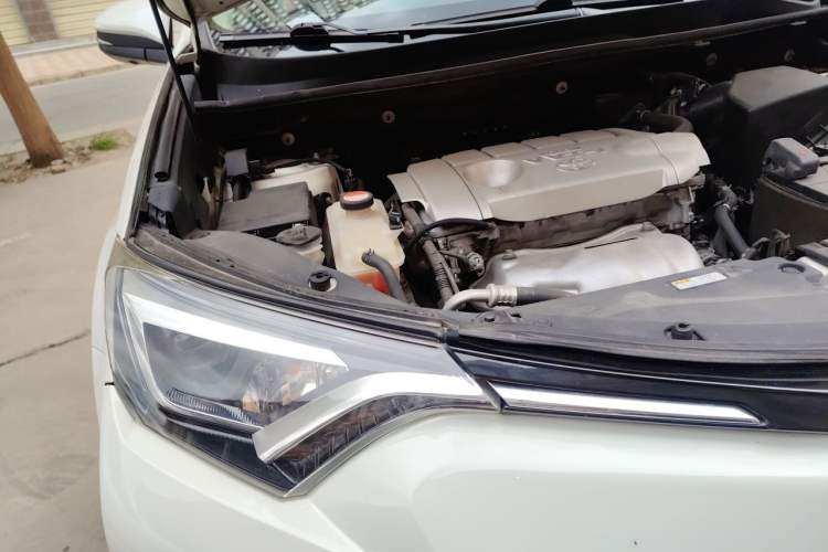 Used Toyota RAV4 2016 2.5L Automatic 4x4 Elite Edition Engine Bay Right