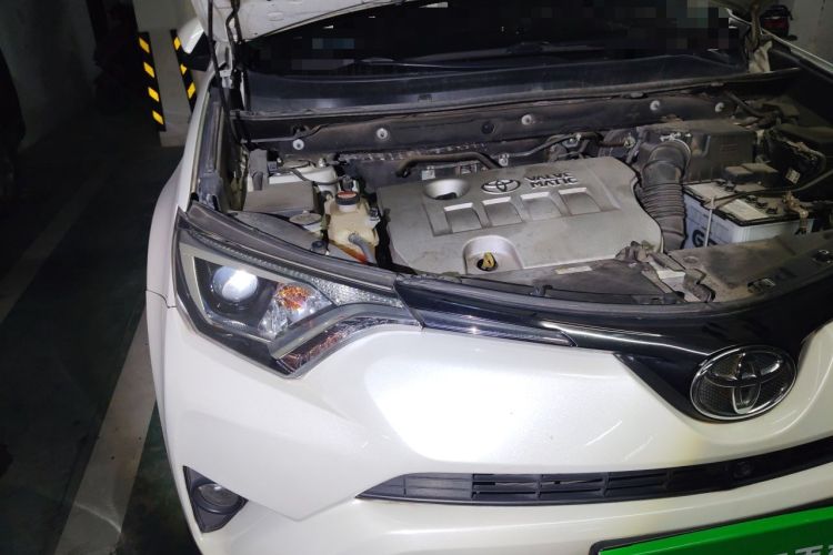 Used Toyota RAV4 2016 2.0L CVT Two-Wheel Drive Fashion Edition China V Standard Engine Bay Right
