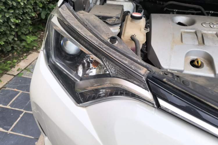 Used Toyota RAV4 2016 2.0L CVT Two-Wheel Drive Comfort Edition China V Standard Engine Bay Right