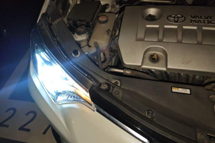 Used Toyota RAV4 2016 2.0L CVT Two-Wheel Drive Fashion Edition China V Standard Engine Bay Right