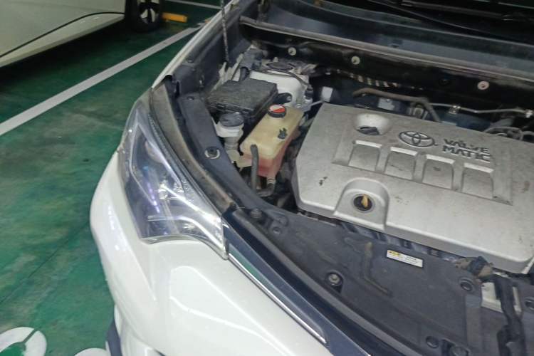 Used Toyota RAV4 2016 2.0L CVT Two-Wheel Drive Urban Edition China V Standard Engine Bay Right