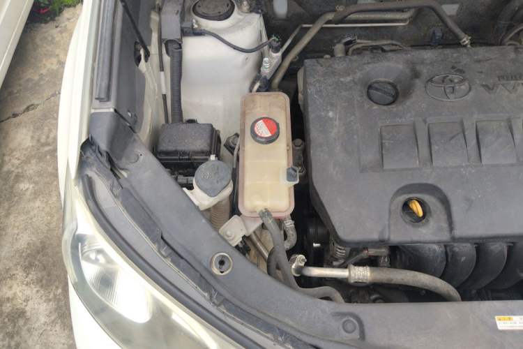 Used Toyota RAV4 2016 2.0L CVT Two-Wheel Drive Fashion Edition China V Standard Engine Bay Right