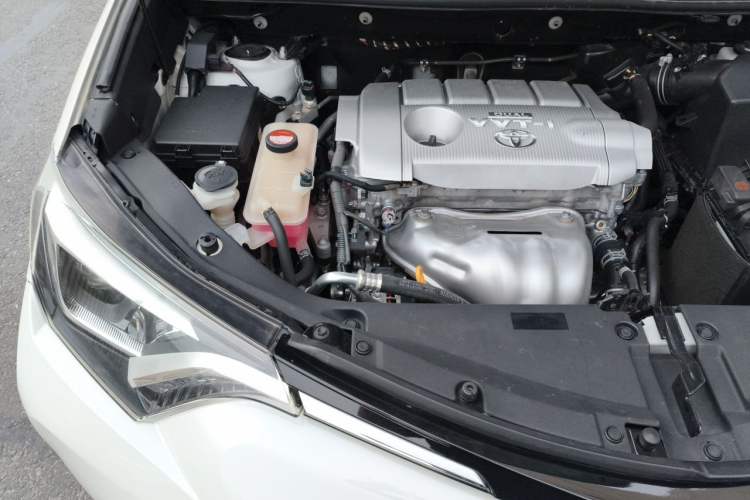 Used Toyota RAV4 2016 2.5L Automatic 4x4 Elite Edition Engine Bay Right