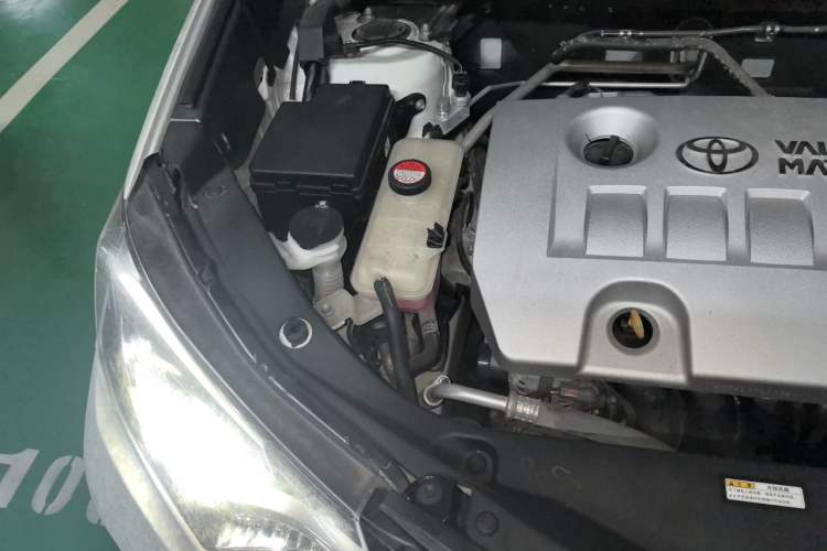 Used Toyota RAV4 2016 2.0L CVT Two-Wheel Drive Smart Edition China V Standard Engine Bay Right