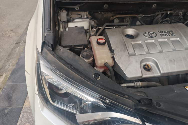 Used Toyota RAV4 2016 2.0L CVT Two-Wheel Drive Smart Edition China V Standard Engine Bay Right