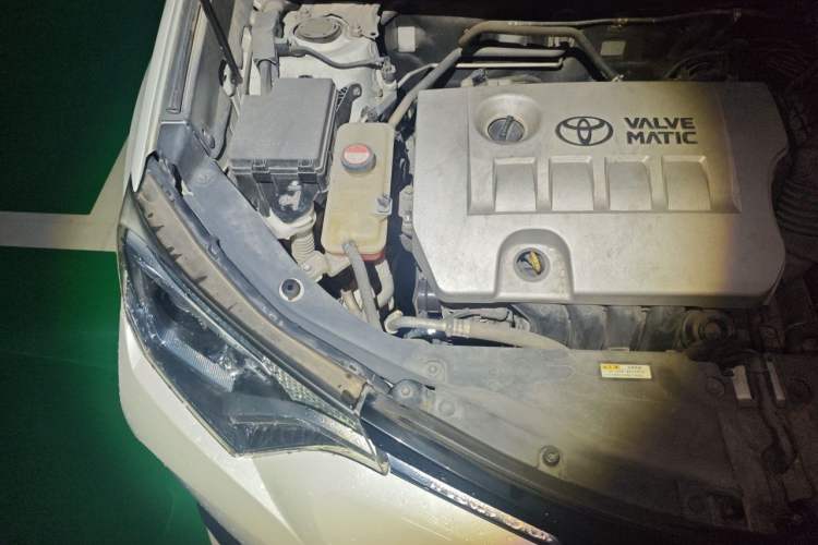 Used Toyota RAV4 2016 2.0L CVT Two-Wheel Drive Fashion Edition China V Standard Engine Bay Right