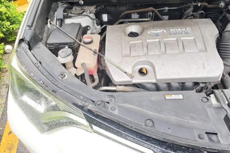 Used Toyota RAV4 2016 2.0L CVT Two-Wheel Drive Fashion Edition China V Standard Engine Bay Right