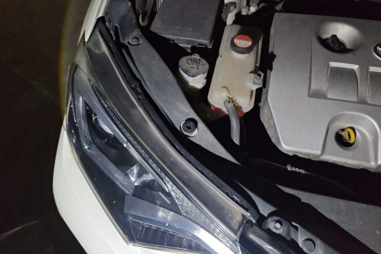 Used Toyota RAV4 2016 2.0L CVT Two-Wheel Drive Fashion Edition China V Standard Engine Bay Right