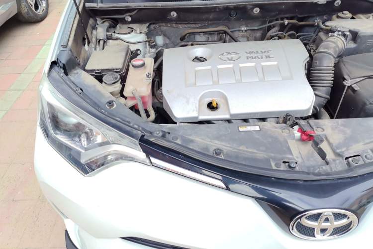Used Toyota RAV4 2016 2.0L CVT Two-Wheel Drive Fashion Edition China V Standard Engine Bay Right