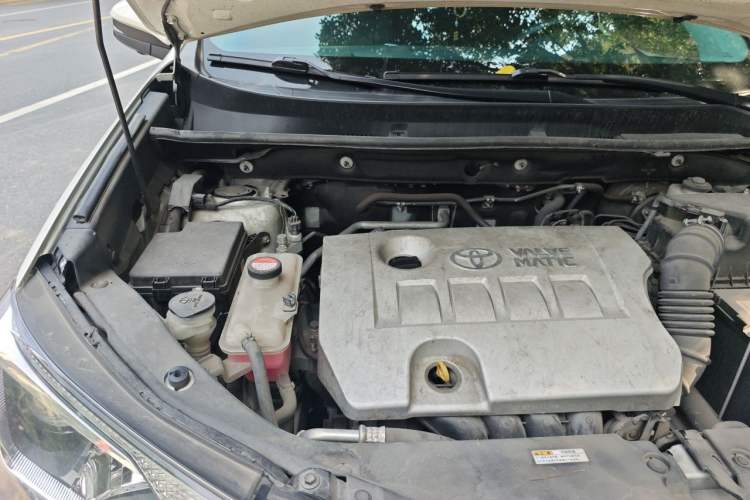 Used Toyota RAV4 2016 2.0L CVT Two-Wheel Drive Fashion Edition China V Standard Engine Bay Right