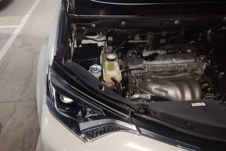 Used Toyota RAV4 2016 2.5L Automatic 4x4 Elite Edition Engine Bay Right